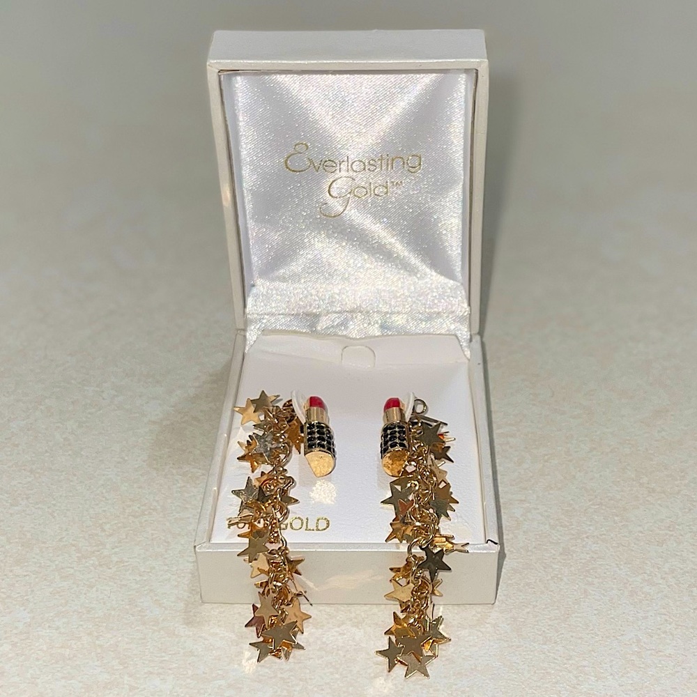 Red Lipstick Star Dangly Earrings